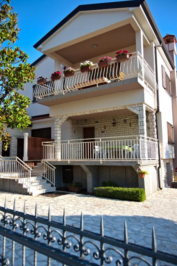 Apartments Vili 우마그 외부 사진